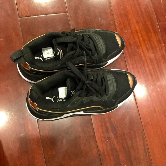 BRAND NEW PUMA ROSE AND BLACK SHOE - Picture 2 of 6